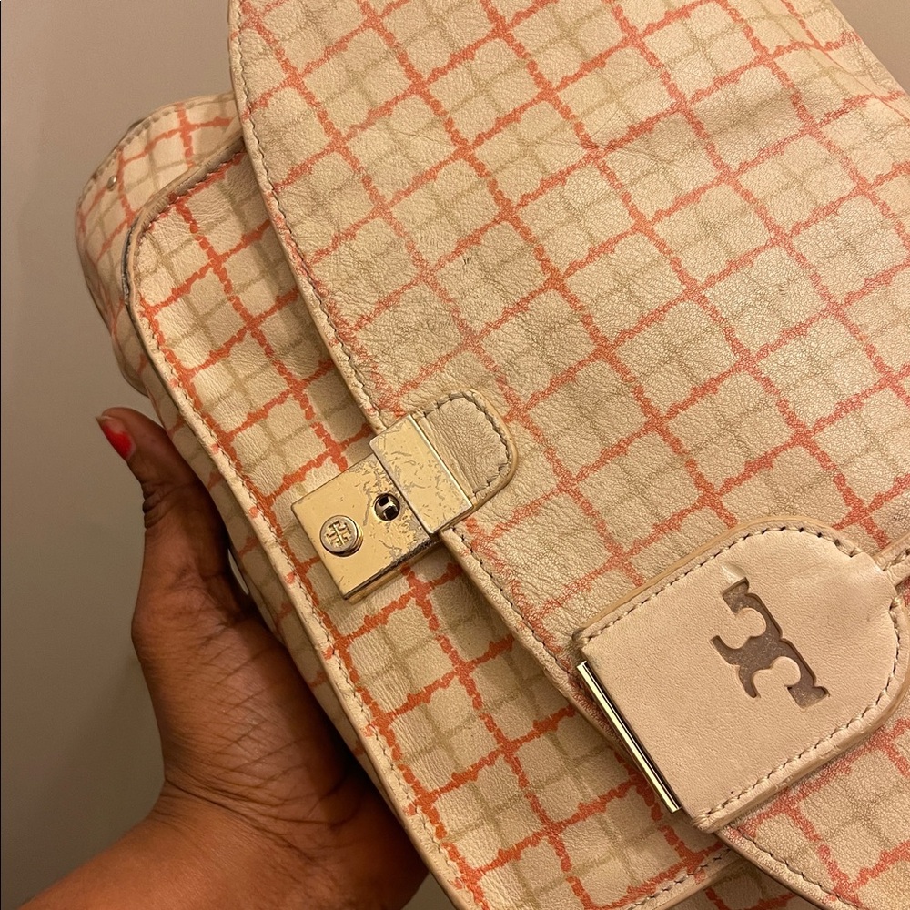 Tory Burch please check all picture of condition - Picture 7 of 17